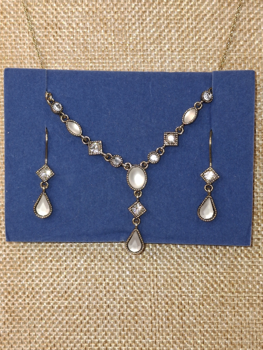 Avon Elegant White Teardrop Pendant Necklace and Earring Set